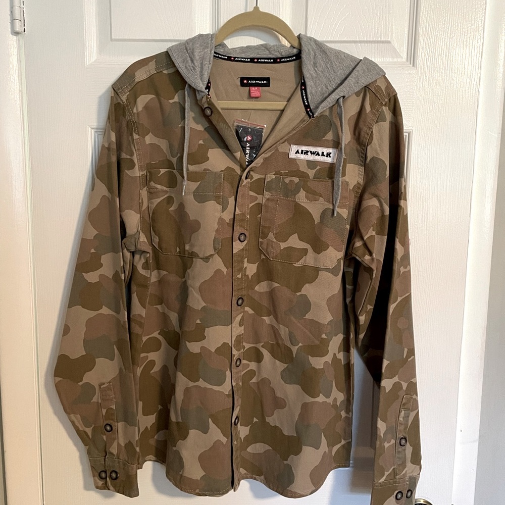 Brand new Airwalk Camouflage hooded long sleeve button down jacket shirt size S - Picture 3 of 6
